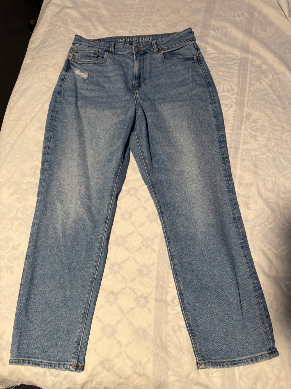 American Eagle Outfitters Women's Light Wash mom jeans size 10 short